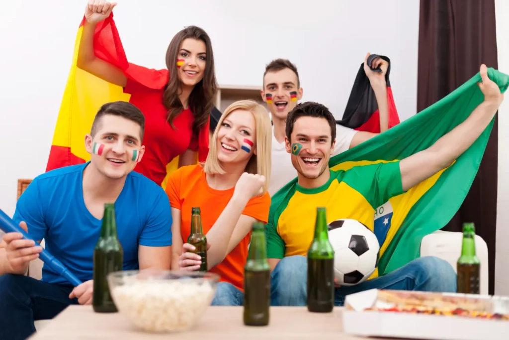 Disfruta del Mundial y todos los deportes con los mejores precios IPTV en España Aficionados internacionales viendo el Mundial de fútbol con los mejores precios IPTV en España